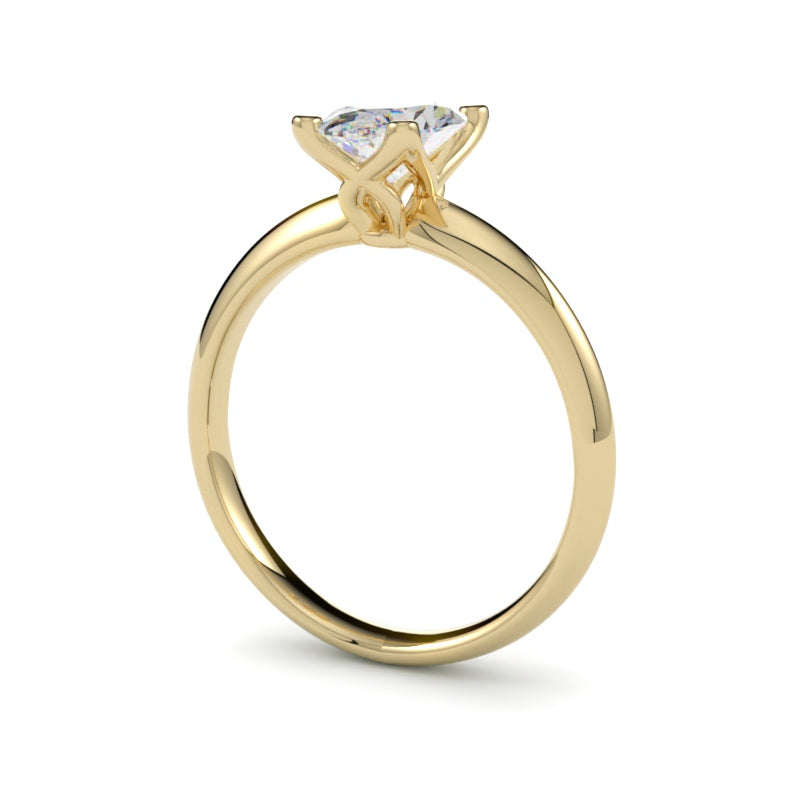 Pierścionek zaręczynowy Pearl z diamentem owalnym – złoto żółte 750 – GOLDPORT